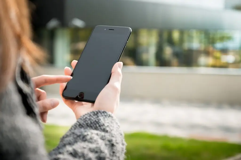 smartphone, phone, call, message, technology, girl, woman, mockup, cellphone, call, call, call, call, call, cellphone, cellphone